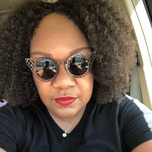 Meet your Posher, Denise